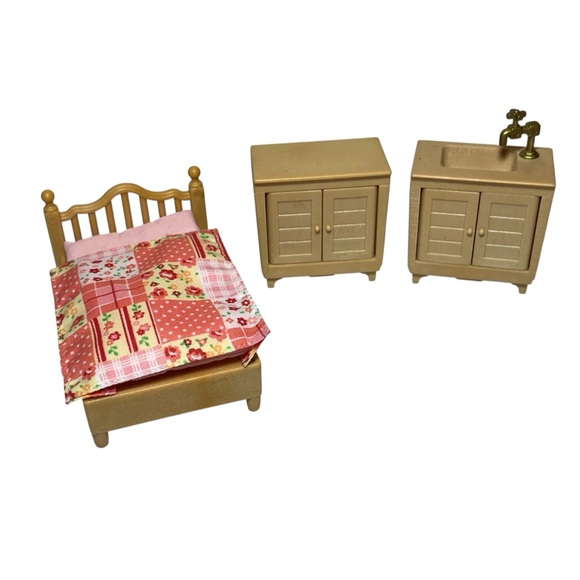 Vintage Calico Critters Furniture – Bed, Sink Cabinet & Chest Set - Picture 1 of 5